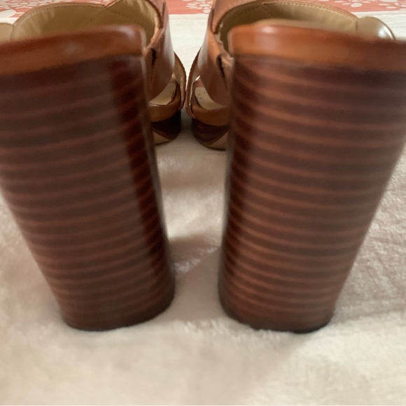 Tan DRESSY Sandals!👜 - Picture 5 of 6